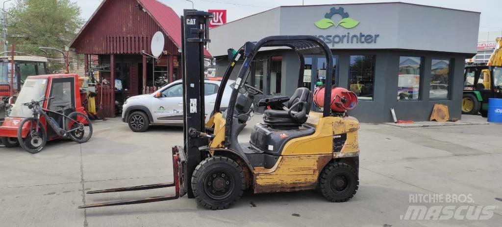CAT GP 25 N Камиони с АГУ