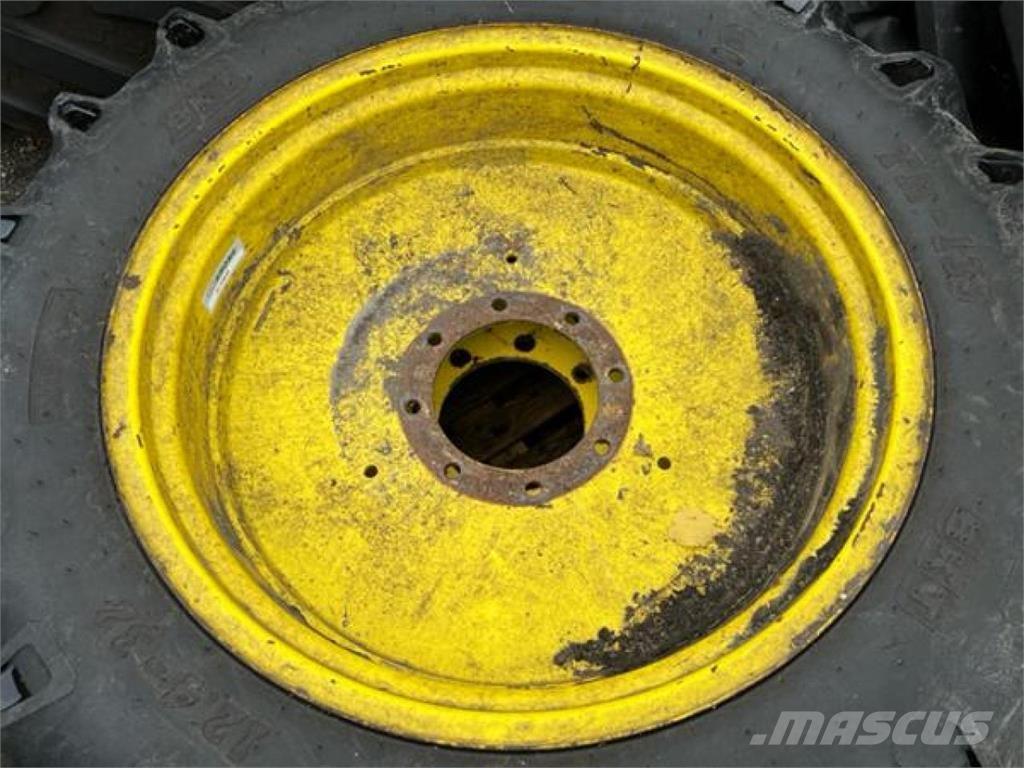 BKT 12.4-32 Колелета/Гуми