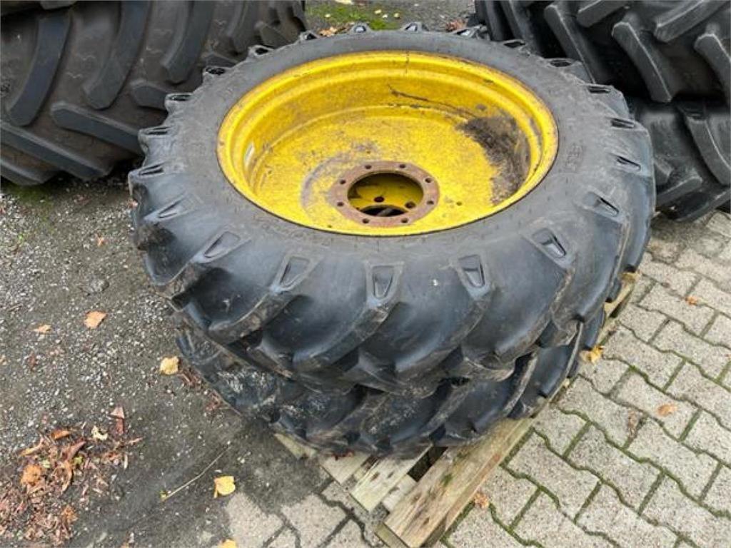 BKT 12.4-32 Колелета/Гуми