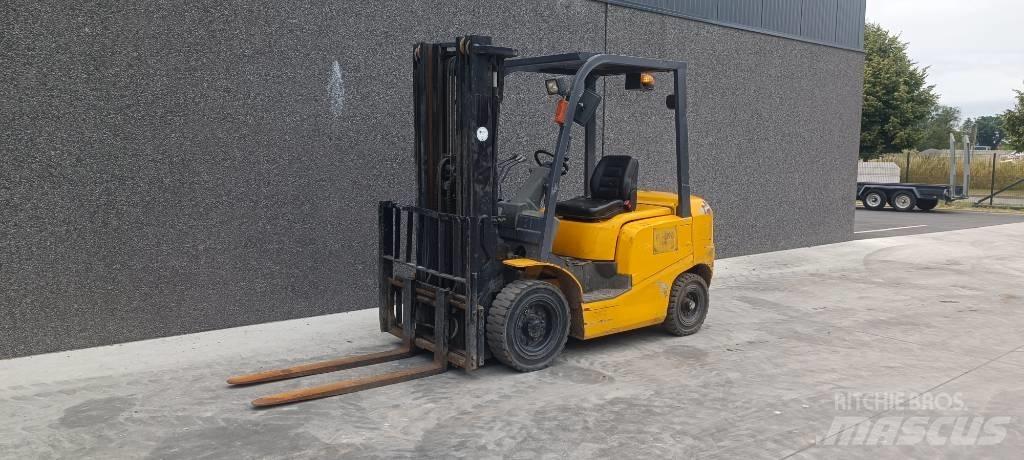 TCM FD25T3 Дизелови камиони