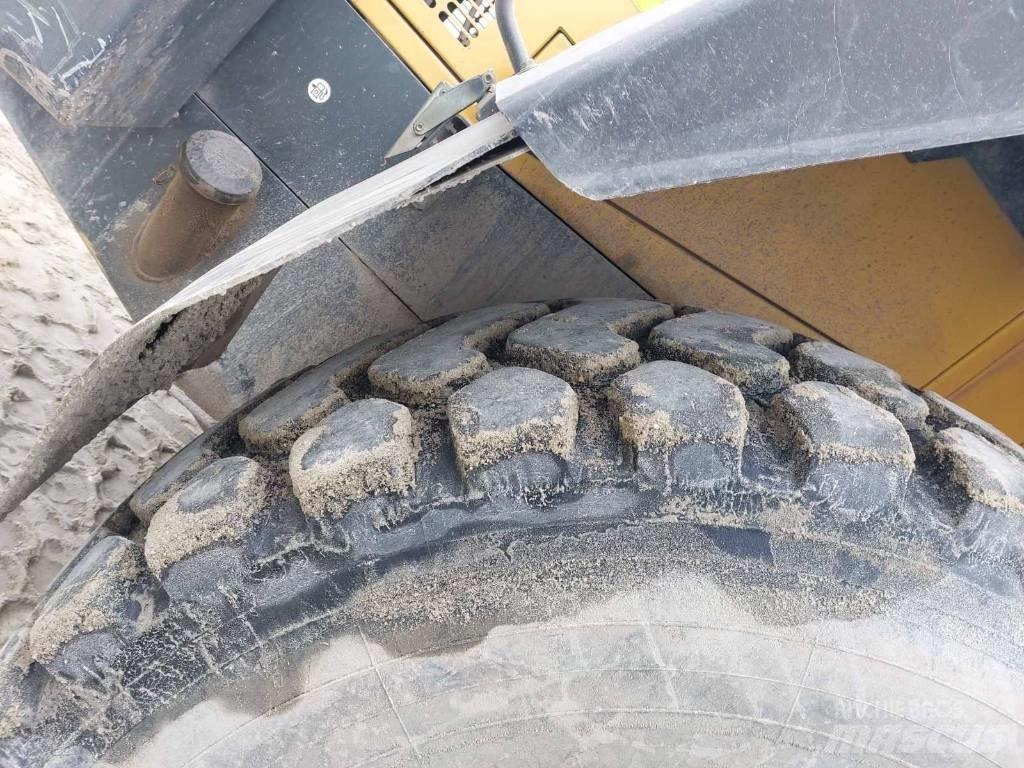Komatsu WA380-5 Колесни товарачи