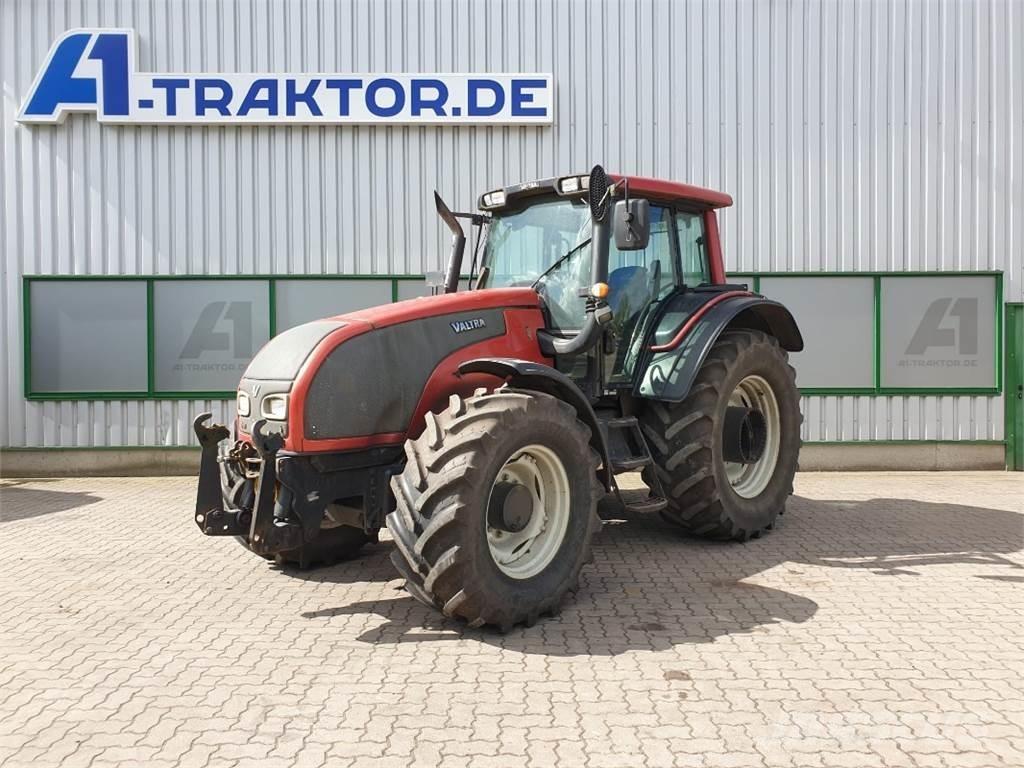 Valtra T151 Трактори