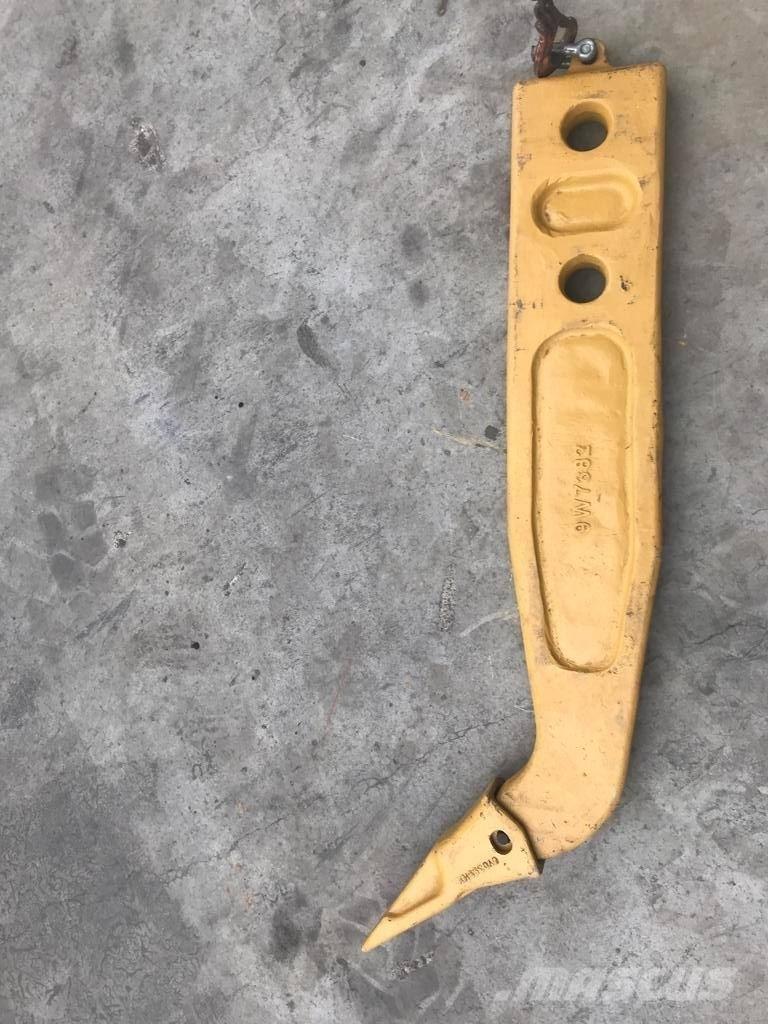 Komatsu D65 Shank Скарификатор