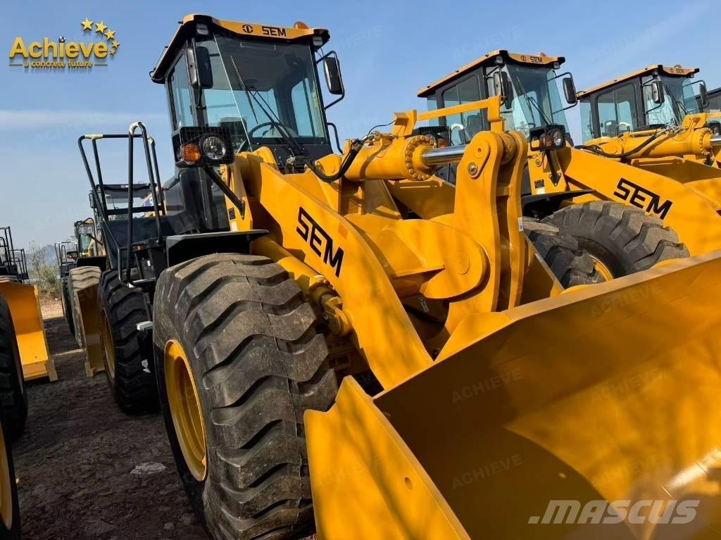 SEM 655D Колесни товарачи