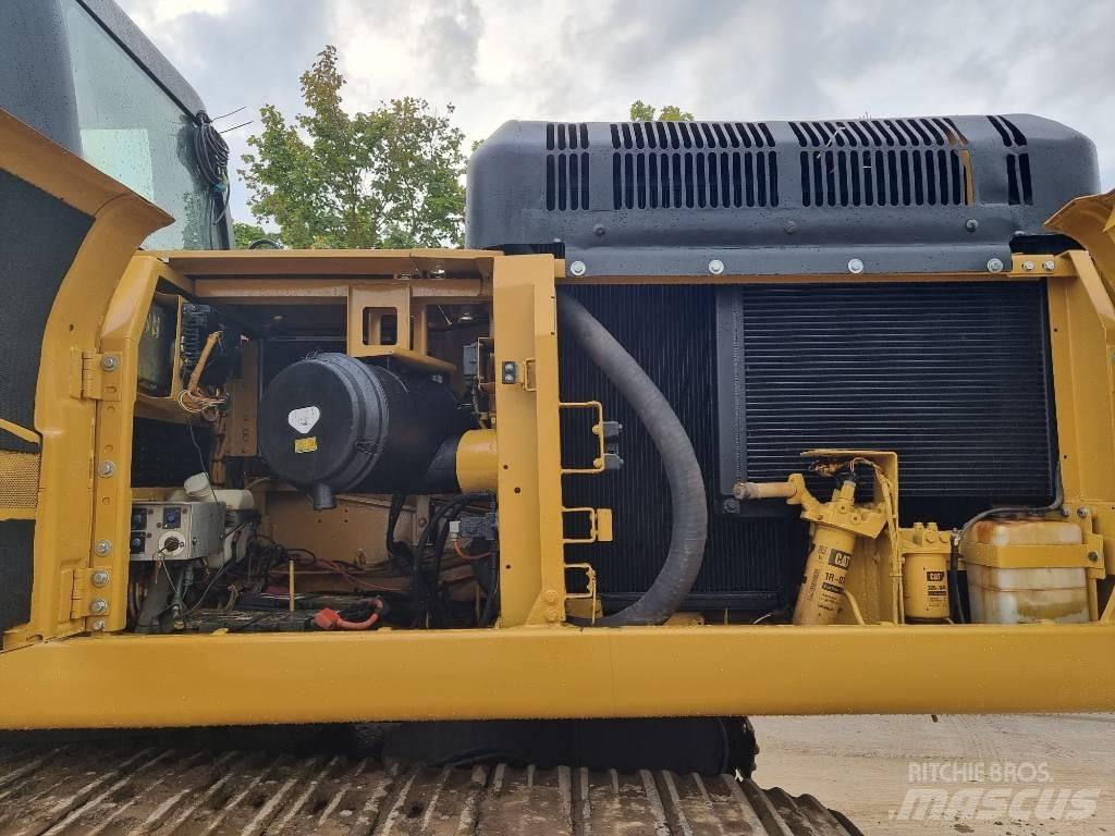 CAT 330 D Верижен екскаватор