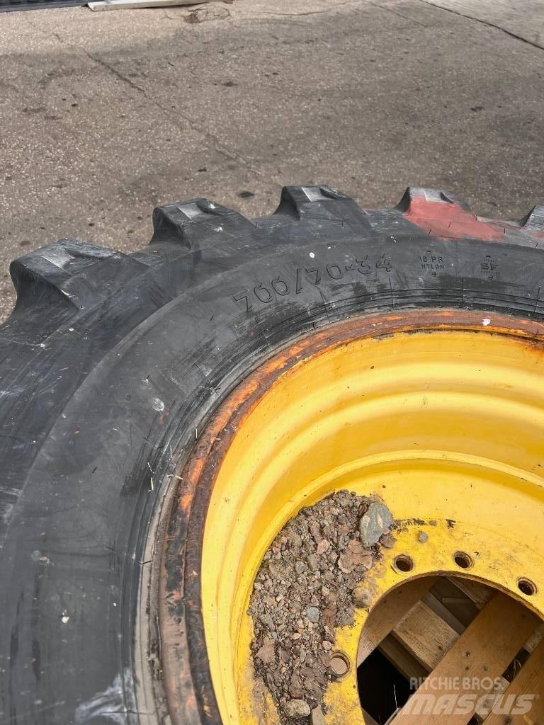 Nokian 700/70-34 Гуми