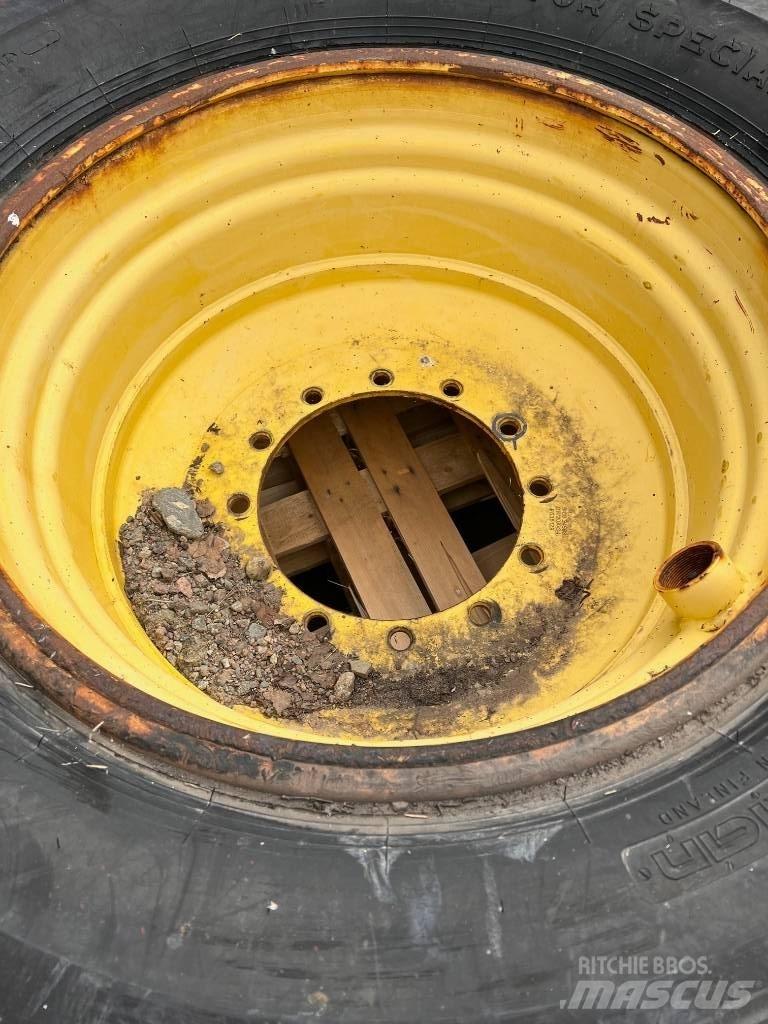 Nokian 700/70-34 Гуми