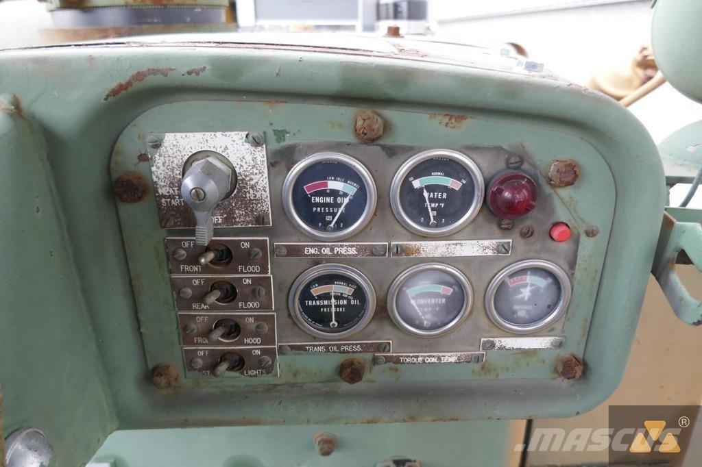 CAT D7F Ex-army Верижни булдозери
