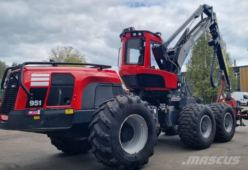 Komatsu 951 Харвестери