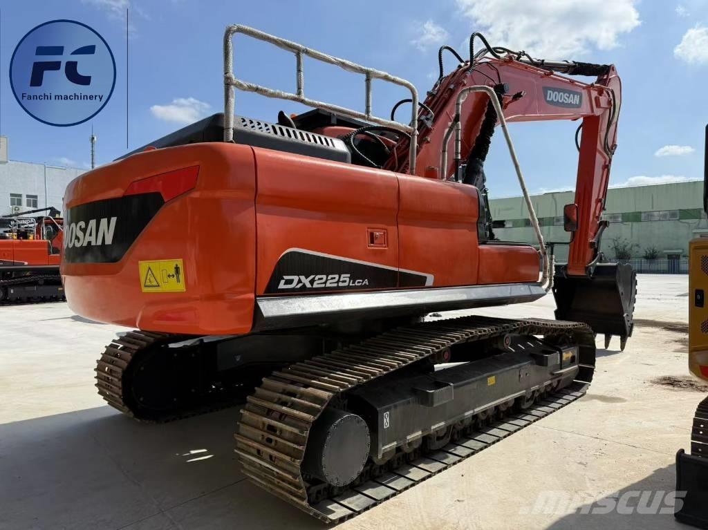 Doosan DX 225 LC Верижен екскаватор