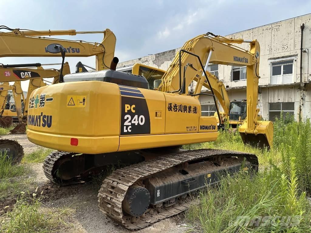Komatsu PC240-8 Верижен екскаватор
