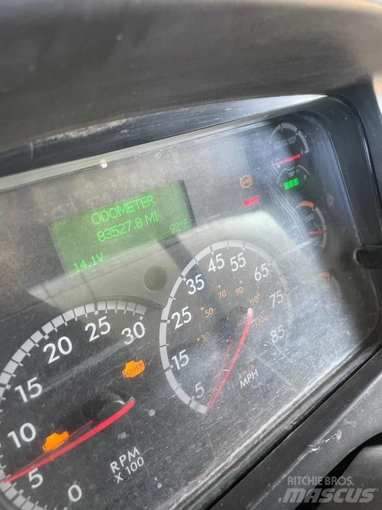 Freightliner 108 SD Цистерни за вода
