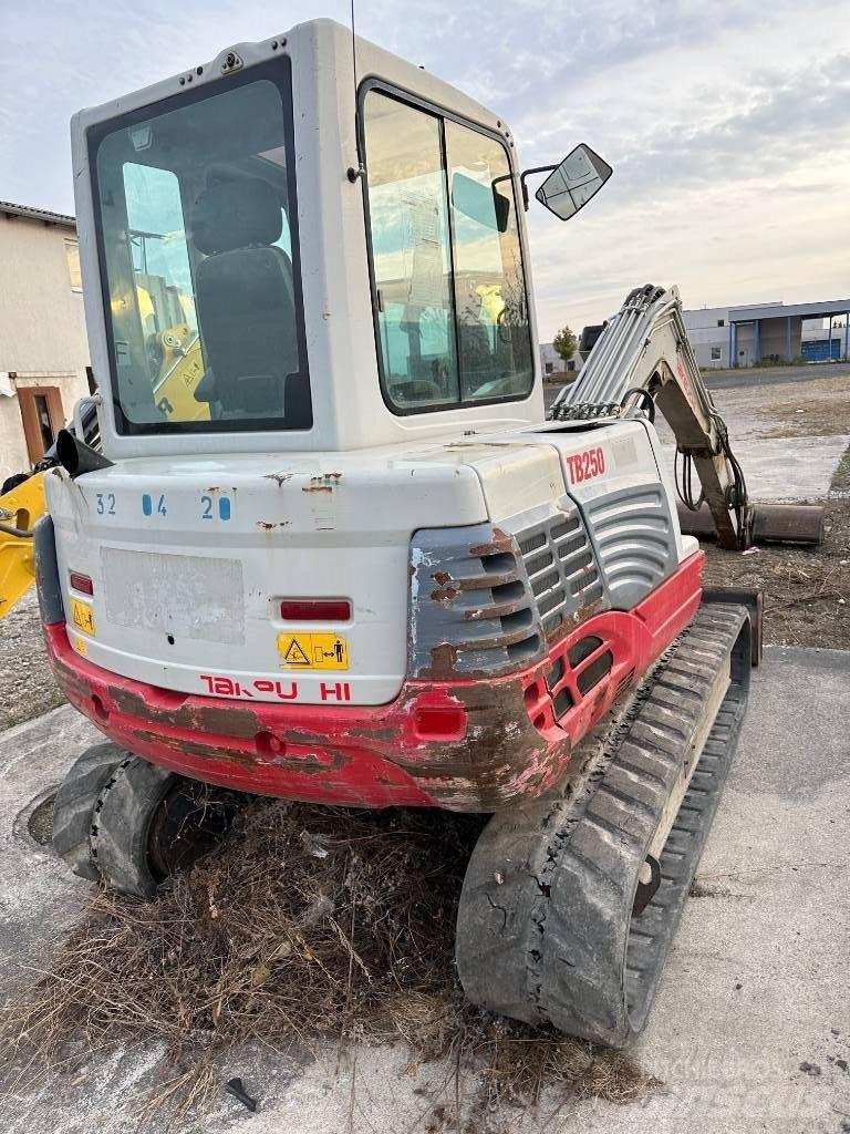 Takeuchi TB250 Мини екскаватори < 7 т