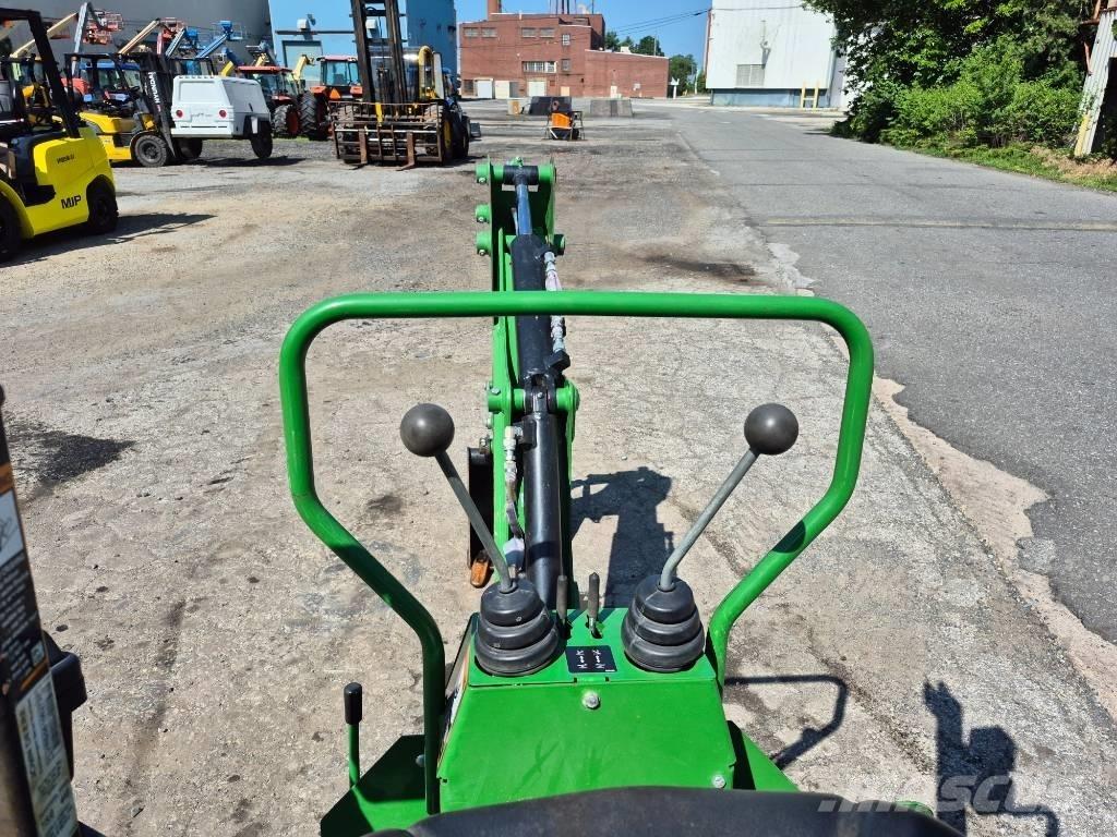 John Deere 1025 R Трактори