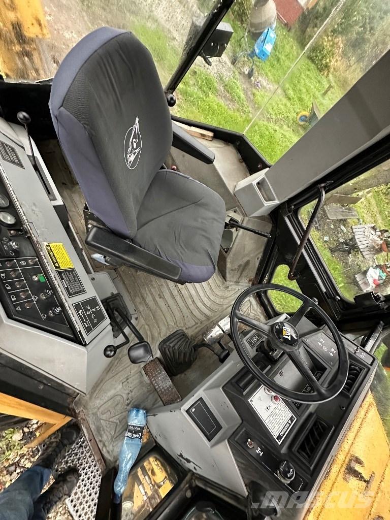 CAT 416B Товарач със заден ексватор