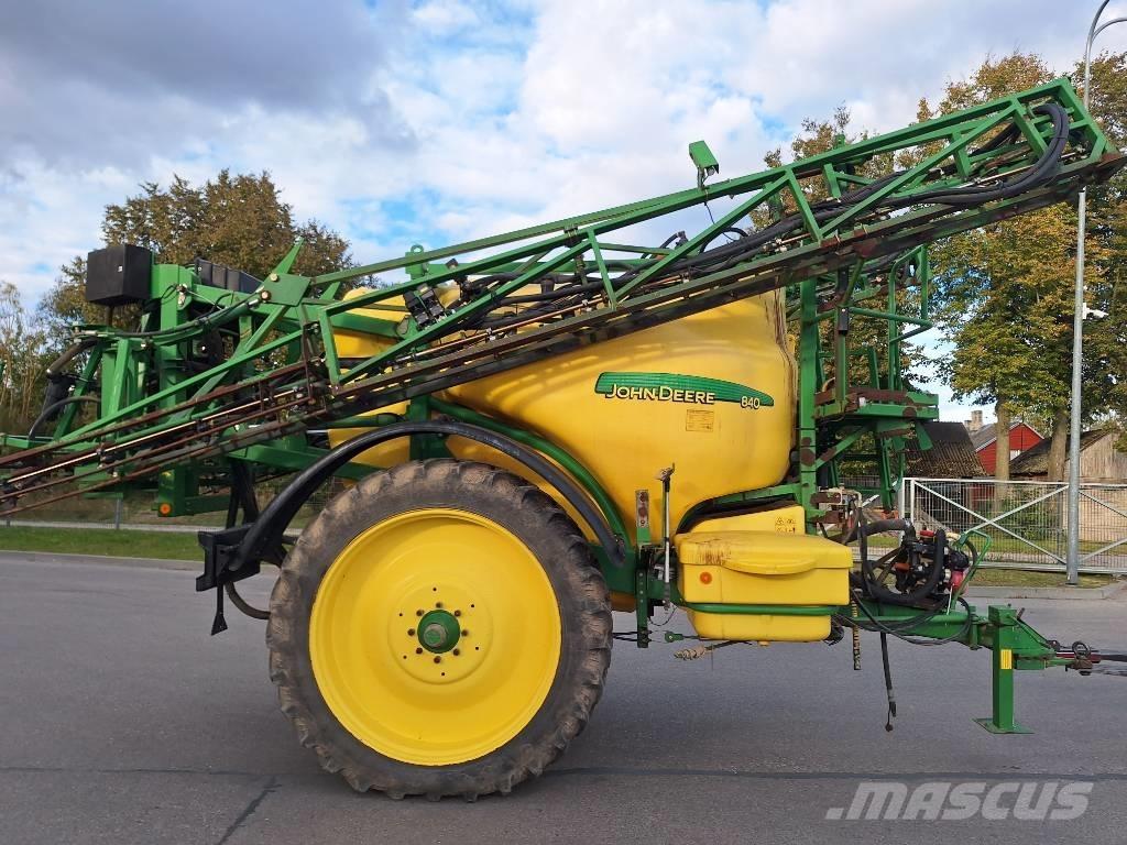 John Deere 840 Прикачни пръскачки

