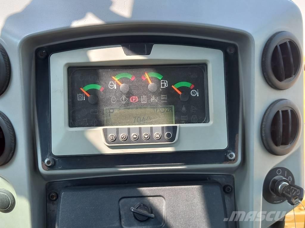CAT D8T (Abu Dhabi) Верижни булдозери
