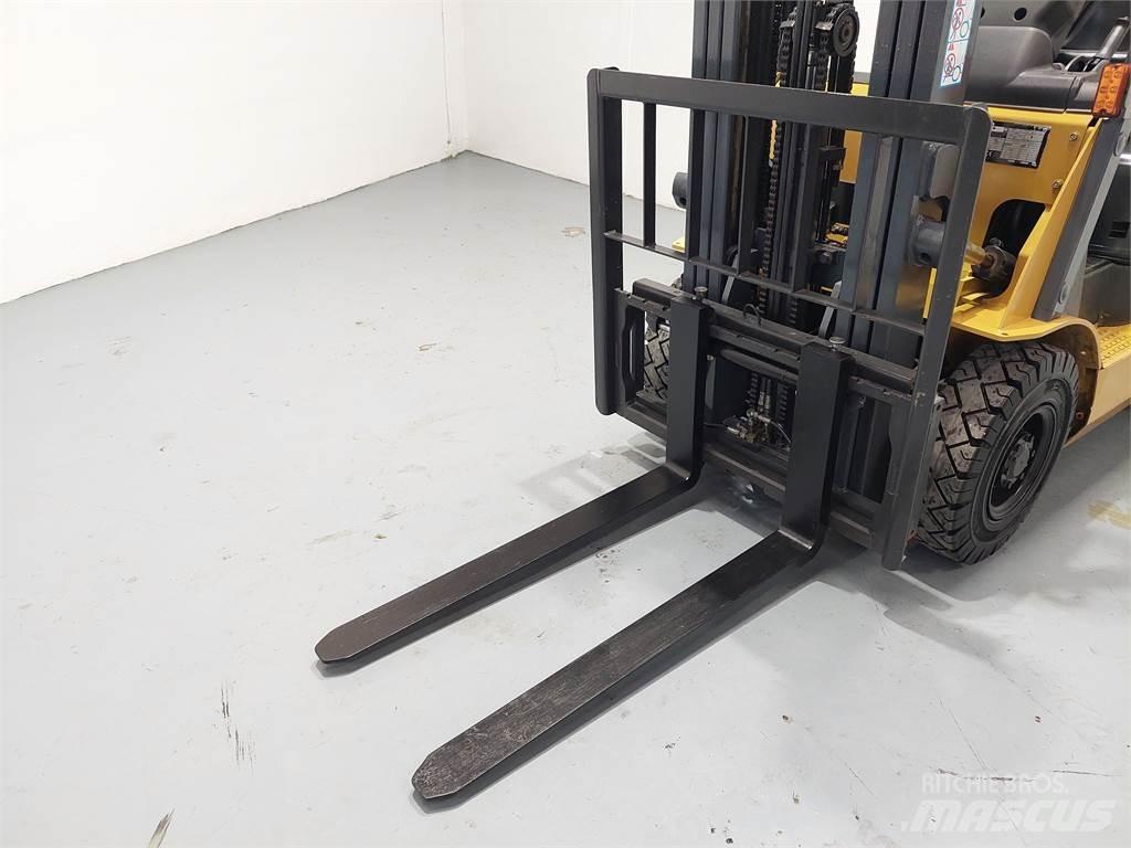 CAT DP18NTD Дизелови камиони