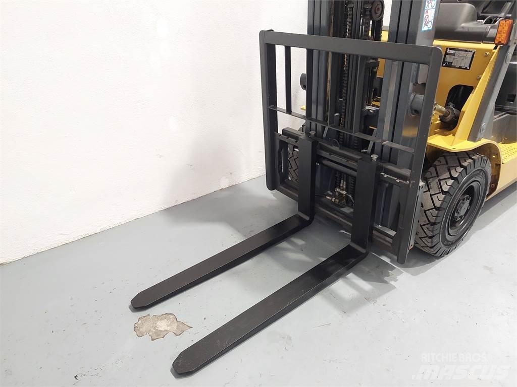 CAT DP18NTD Дизелови камиони