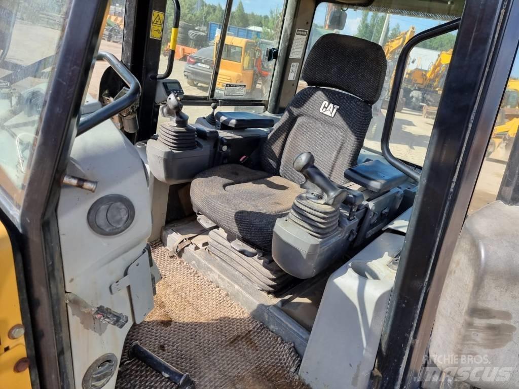 CAT D 6 K LGP Верижни булдозери

