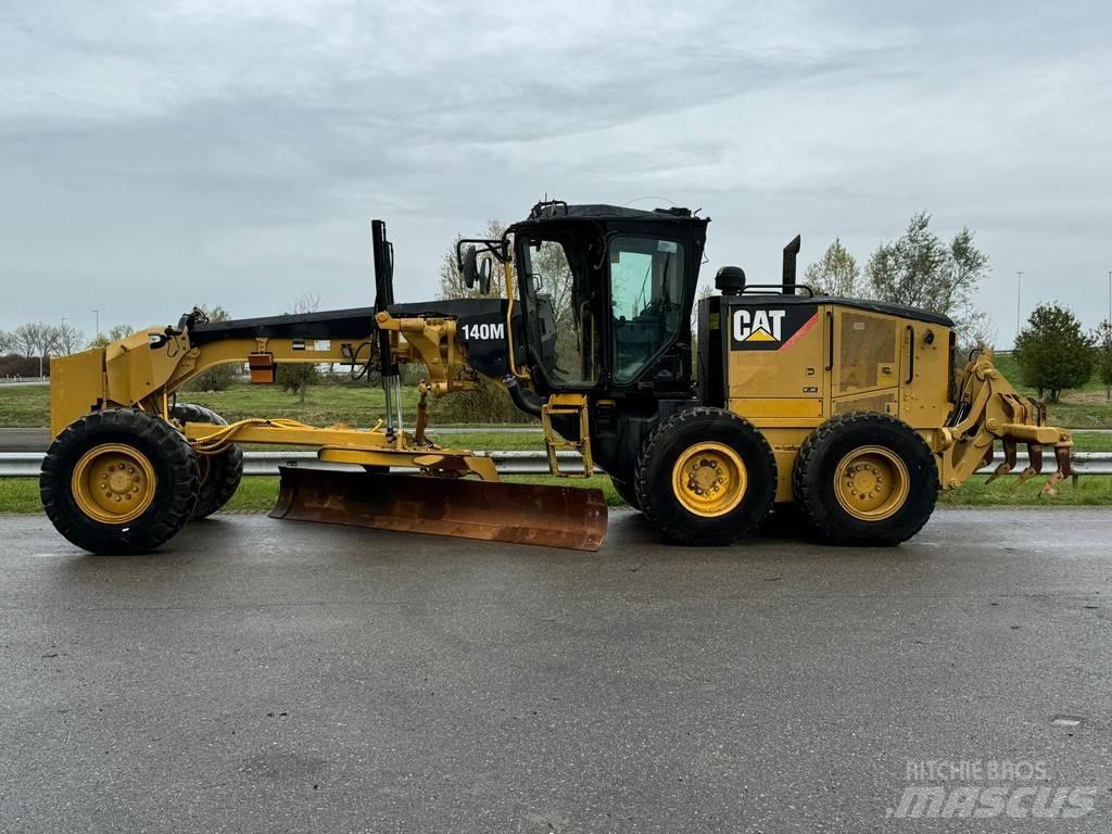 CAT 140M Грейдери