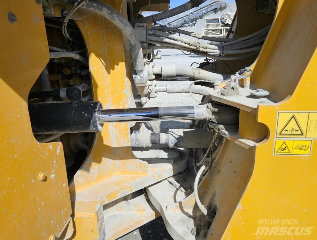 CAT 982 M Колесни товарачи