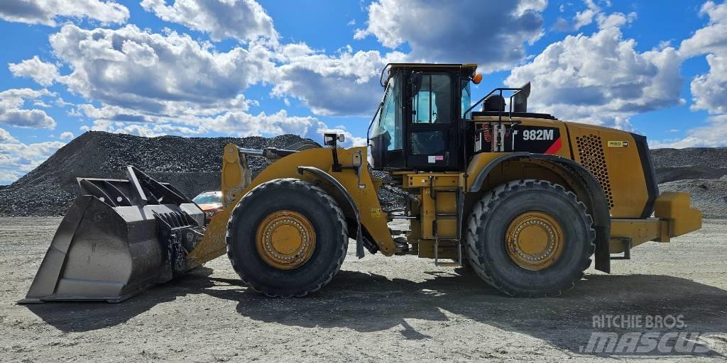 CAT 982 M Колесни товарачи