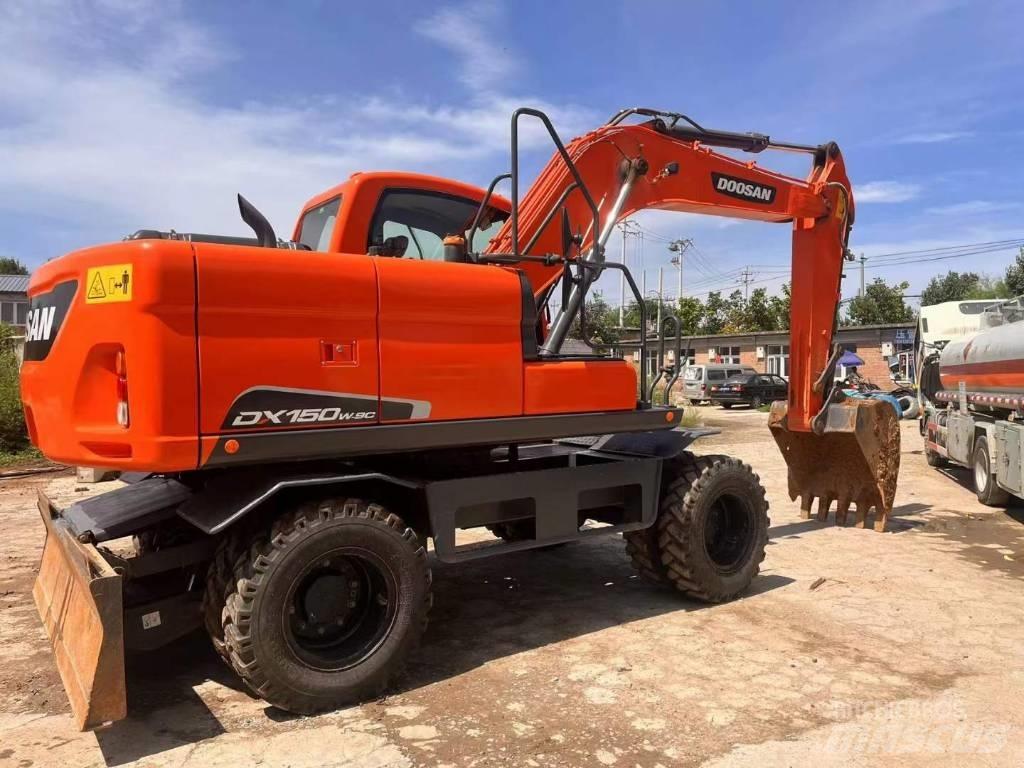Doosan DH150W Колесни екскаватори