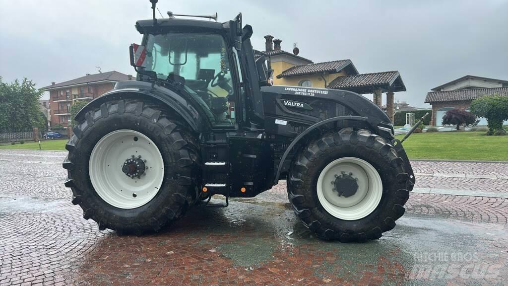 Valtra Q305 Трактори
