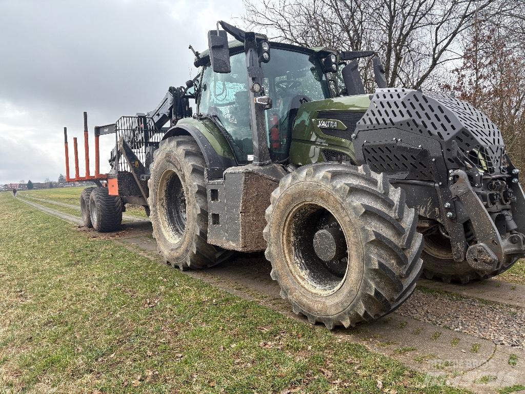 Valtra Q 305 Трактори