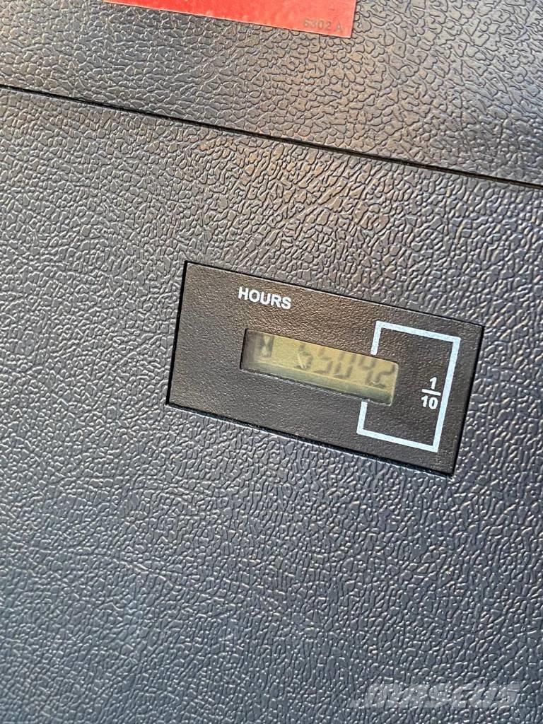 Hyundai HW 180 Колесни екскаватори