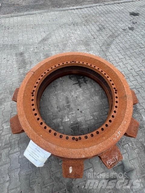 CAT 6040 SPROCKET Релси, вериги и ходова част
