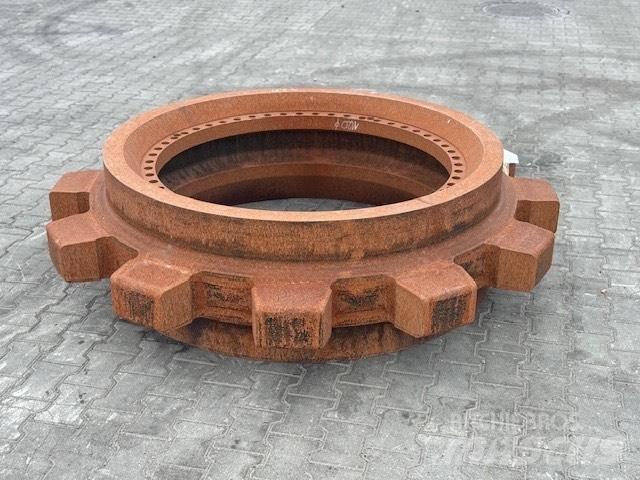 CAT 6040 SPROCKET Релси, вериги и ходова част
