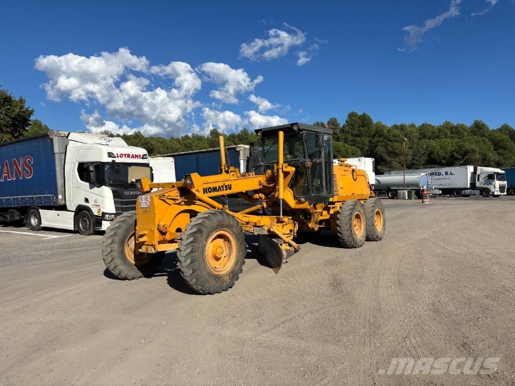 Komatsu GD 530 A Грейдери