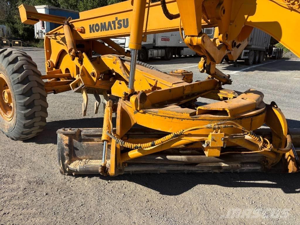 Komatsu GD 530 A Грейдери