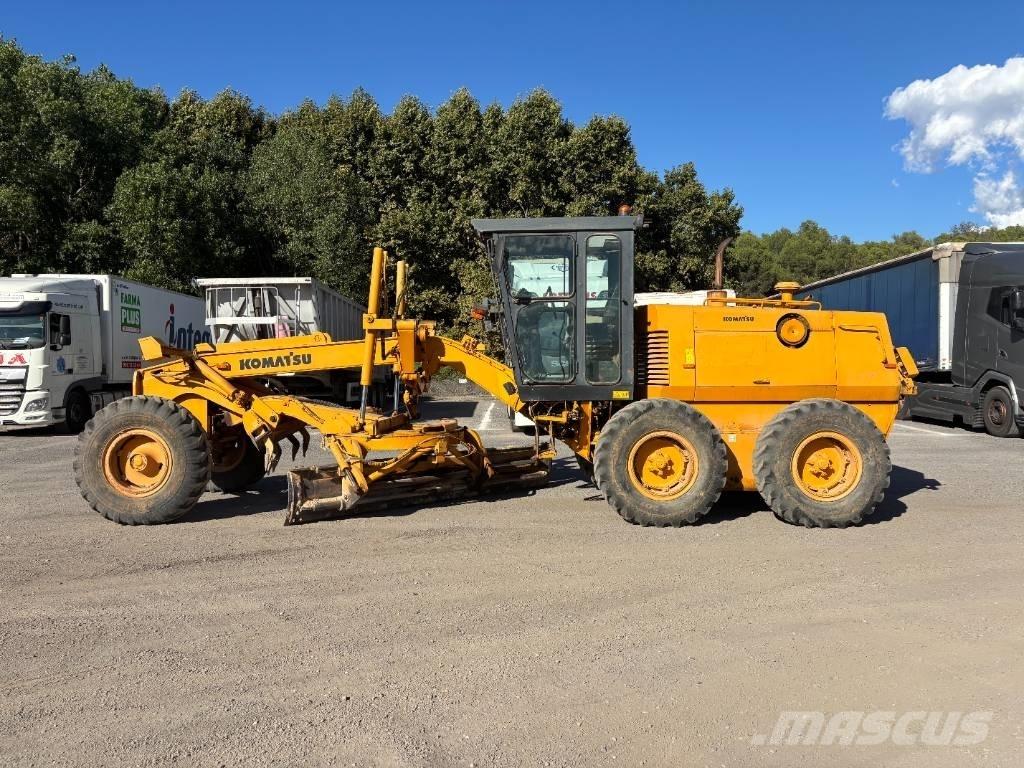 Komatsu GD 530 A Грейдери