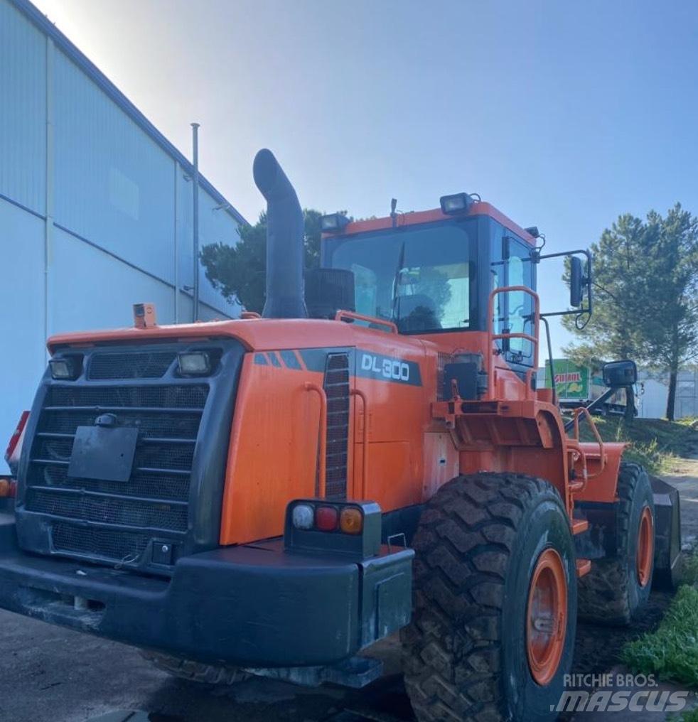 Doosan DL 300 Колесни товарачи