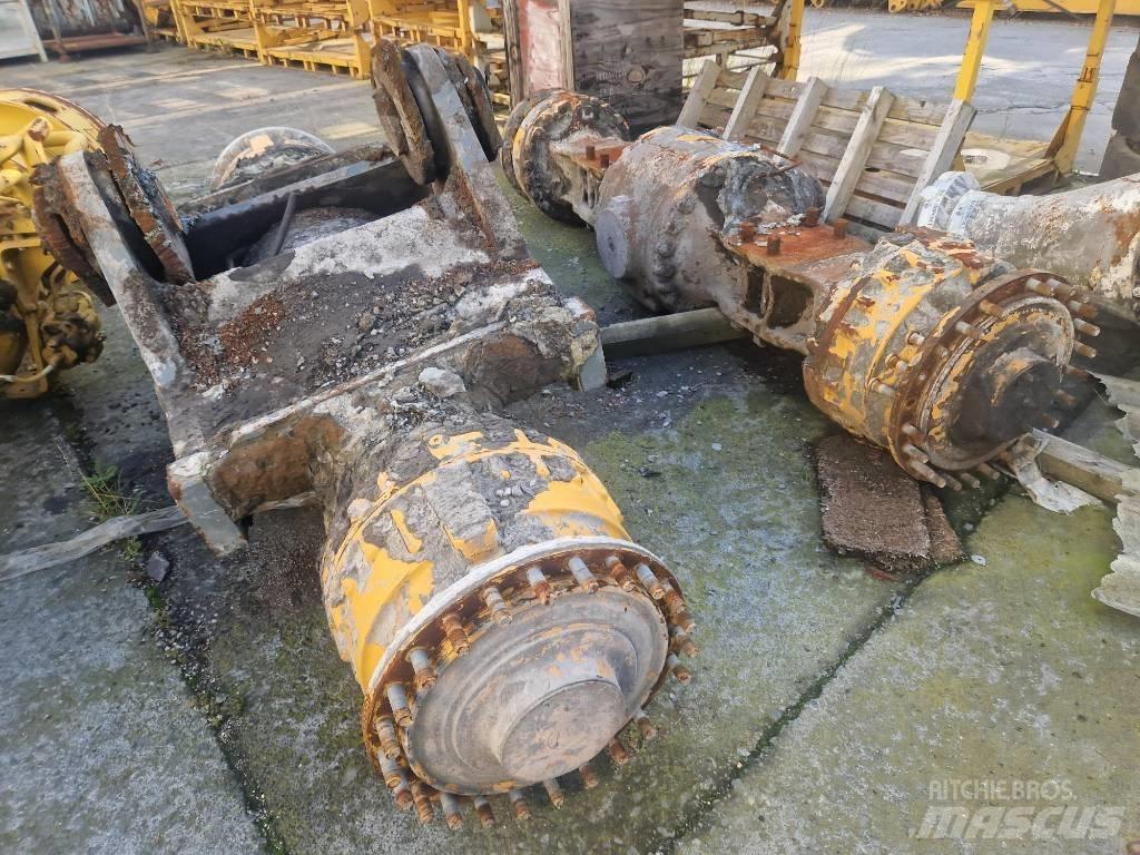 Liebherr L 586 Оси
