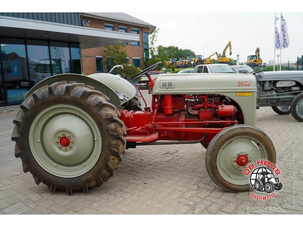 Ford Dearborn Трактори