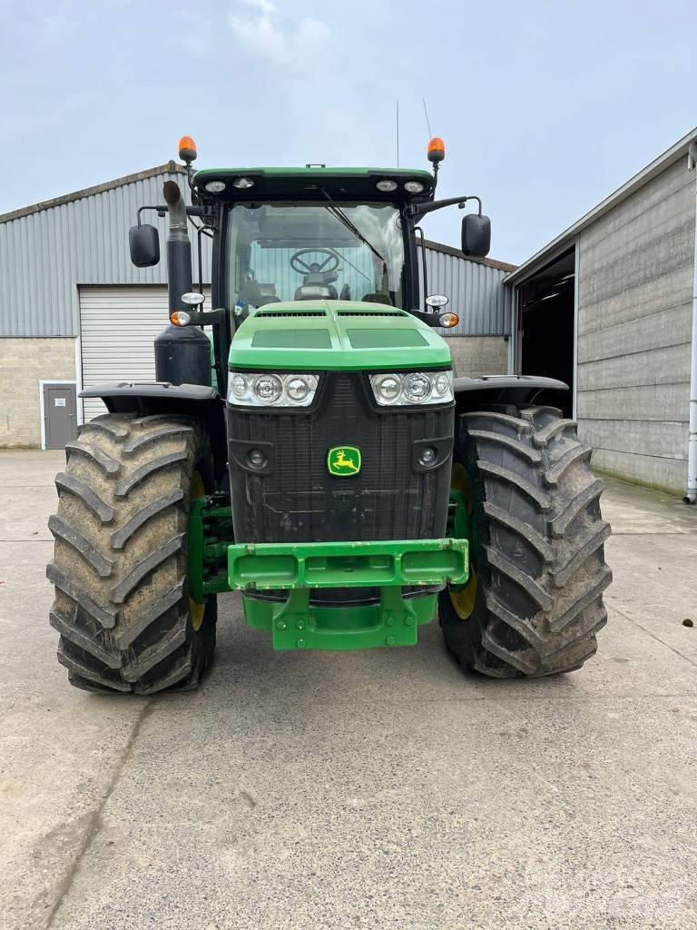 John Deere 8270 R Трактори