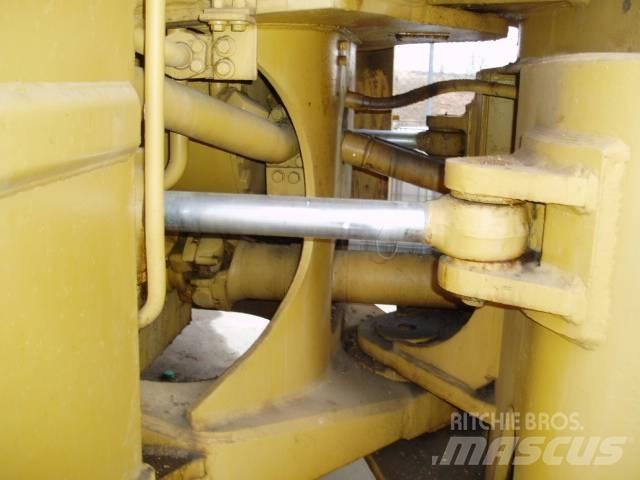 CAT 992 B Колесни товарачи