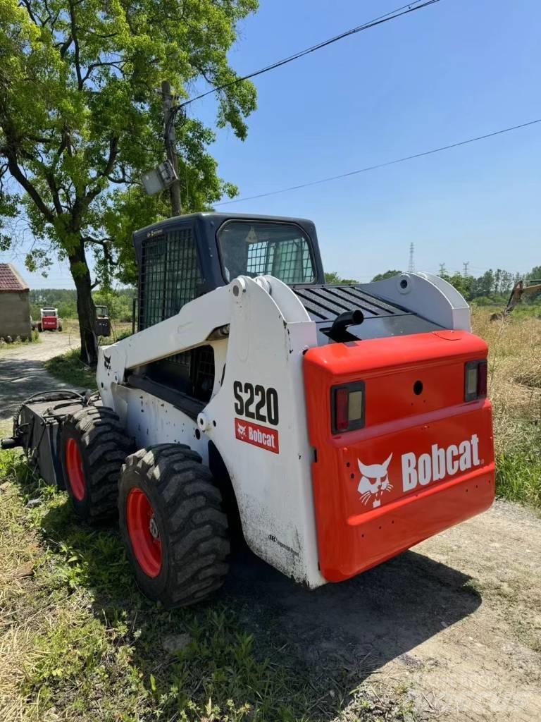 Bobcat S 220 Мини товарачи
