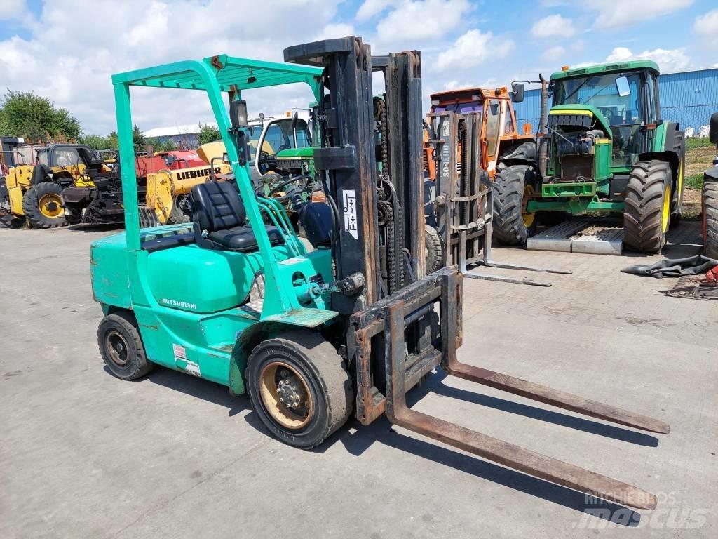 Mitsubishi FD35A Дизелови камиони
