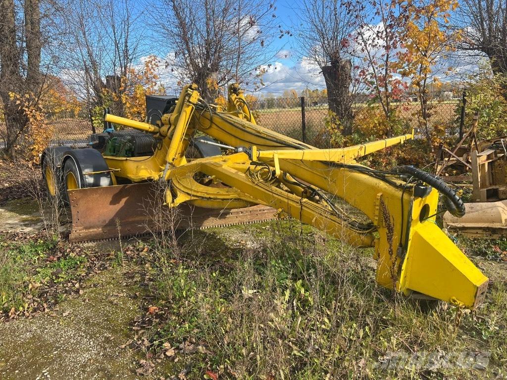 Lokomo AH132 Грейдери