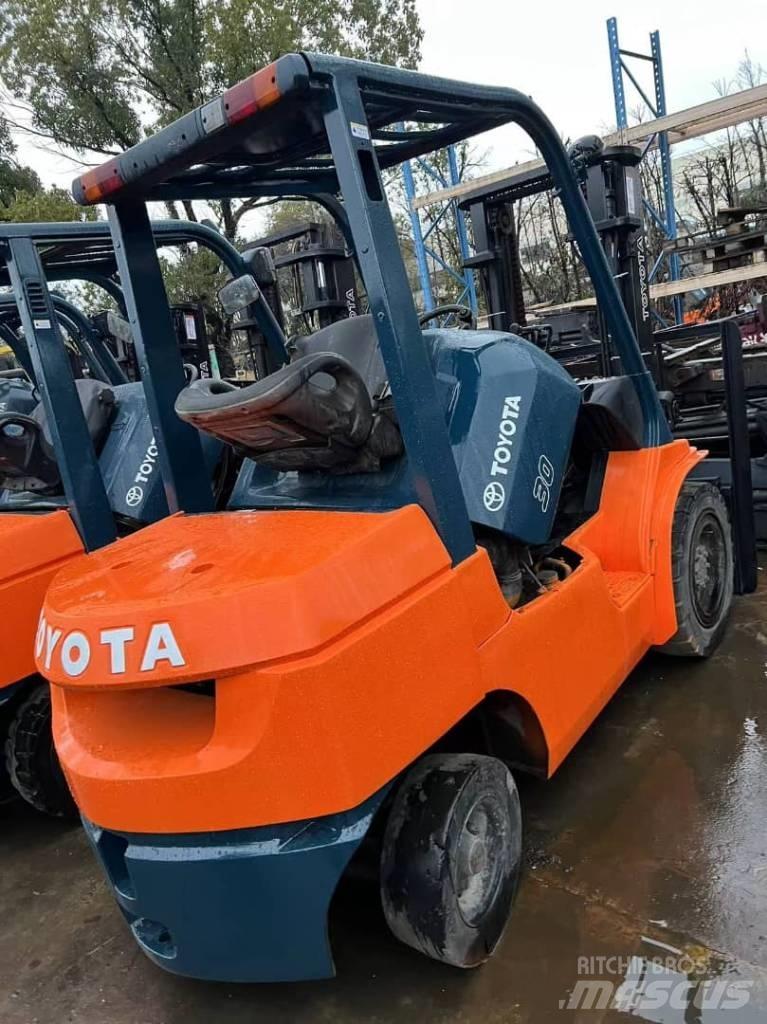 Toyota FD 30 Дизелови камиони