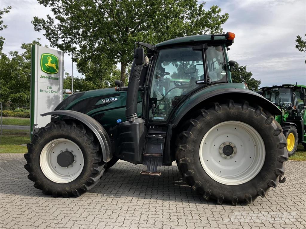 Valtra T174 Versu Трактори