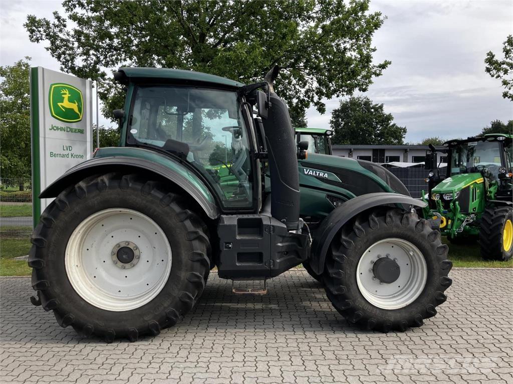 Valtra T174 Versu Трактори