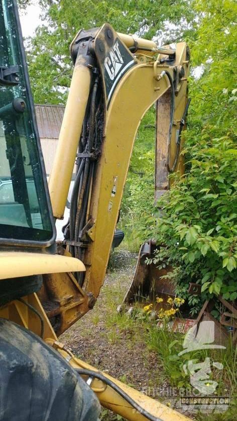 CAT 420 D Товарач със заден ексватор