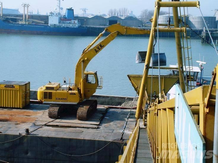 Hitachi EX455 Кабина