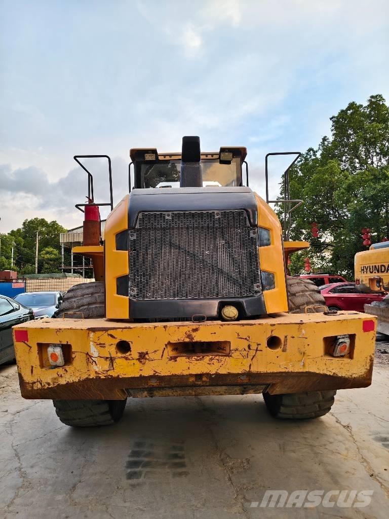 Volvo L 120 Колесни товарачи